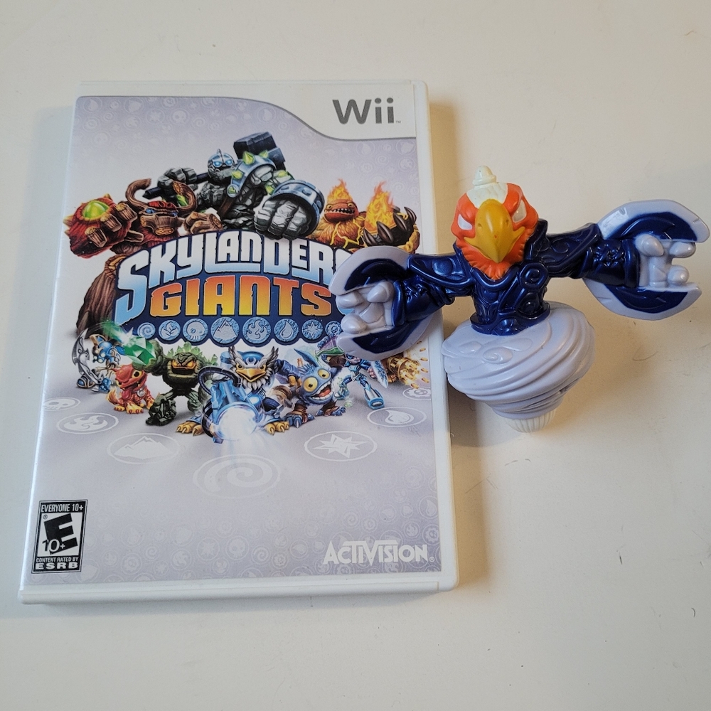 Wii Skylanders Giants Game & Booklet & 2014 McDonalds Happy Meal Toy Swapforce